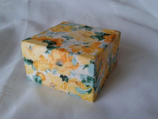 £4 Square 6cm x 6cm x 3.5cm £4 Square 6cm x 6cm x 3.5cm